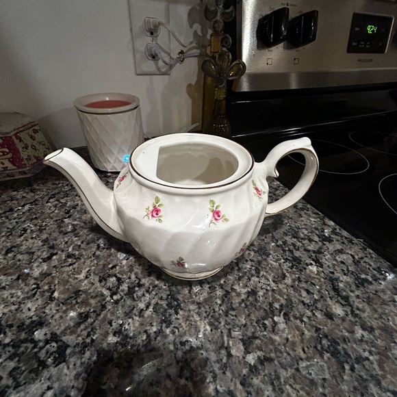 white floral vintage teapot made in england and is a collectible - Picture 2 of 6